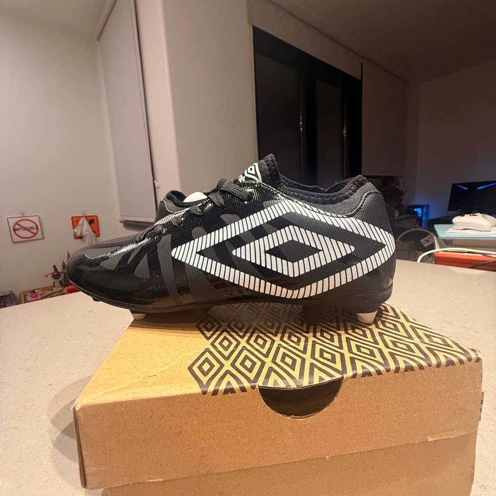 Umbro Black and White Soccer Cleat with Bold Logo